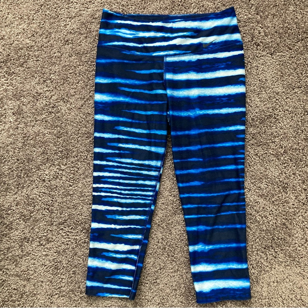Nike Workout Capri Tights! Excellent used condition. No flaws. Like new.